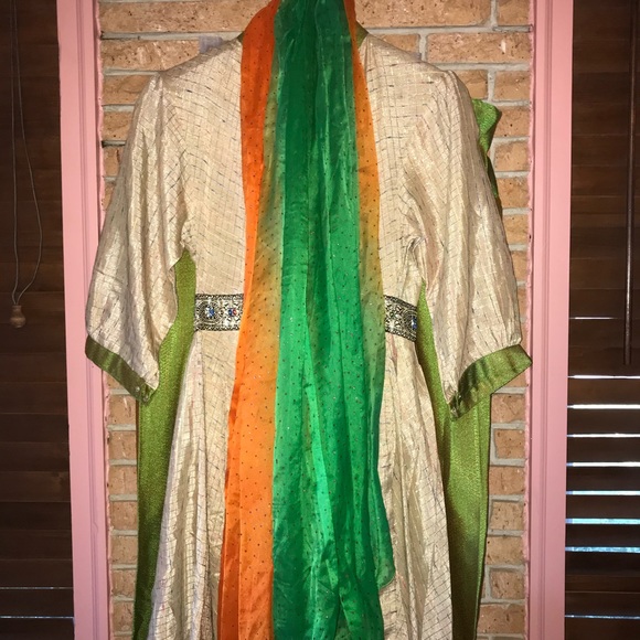 ROOPAM Original Middle Eastern Outfit - Picture 4 of 11
